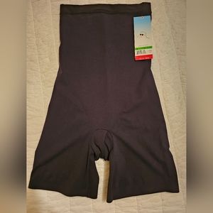 Assets by Spanx Red Hot Label Large NWT